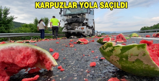 İki Kamyon Çarpıştı