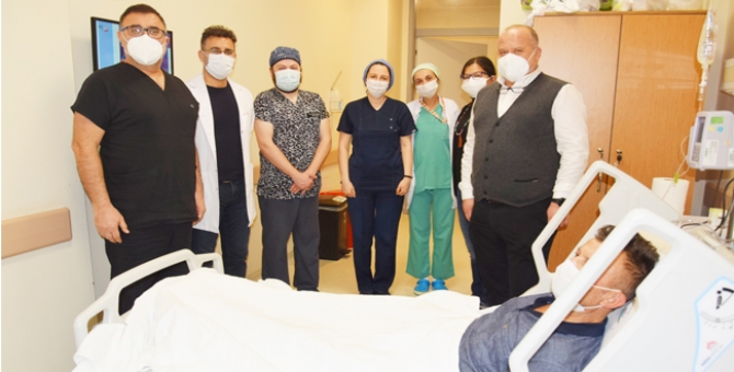 İlk Canlı Vericili Böbrek Nakli Yapıldı