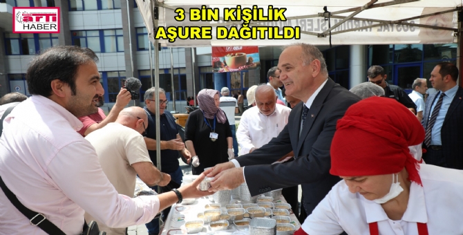 Başkan Özlü Aşure Dağıttı