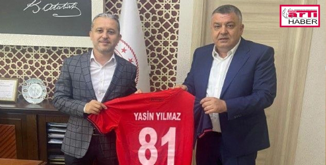 Düzcespor Forması Hediye Etti