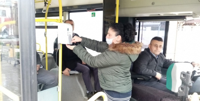 Halk Otobüslerine Dezenfektan Koyuldu