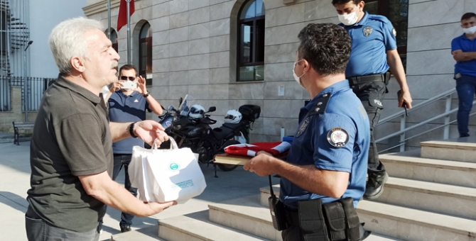 Kamyoncu Esnafından Polislere Destek