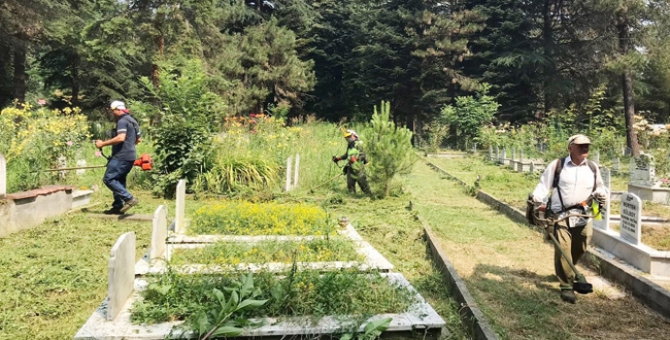 Mezarlıklarda Bayram Temizliği Başladı