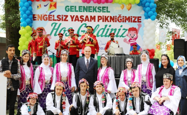 Özel Bireyler, Doyasıya eğlendiler
