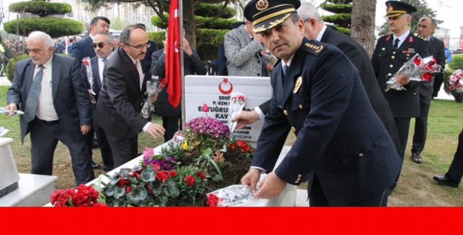Polisler, Şehitler İçin Dua Etti