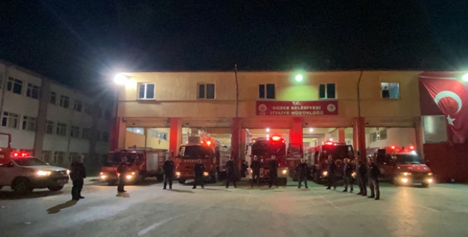 Sirenli Ve Alkışlı Evde Kalın Çağrısı